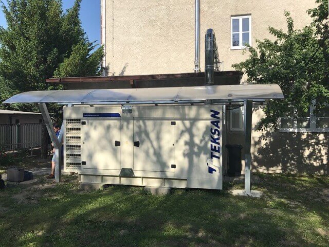 ATS prepínač koordinujúci sieť, UPS a generátor